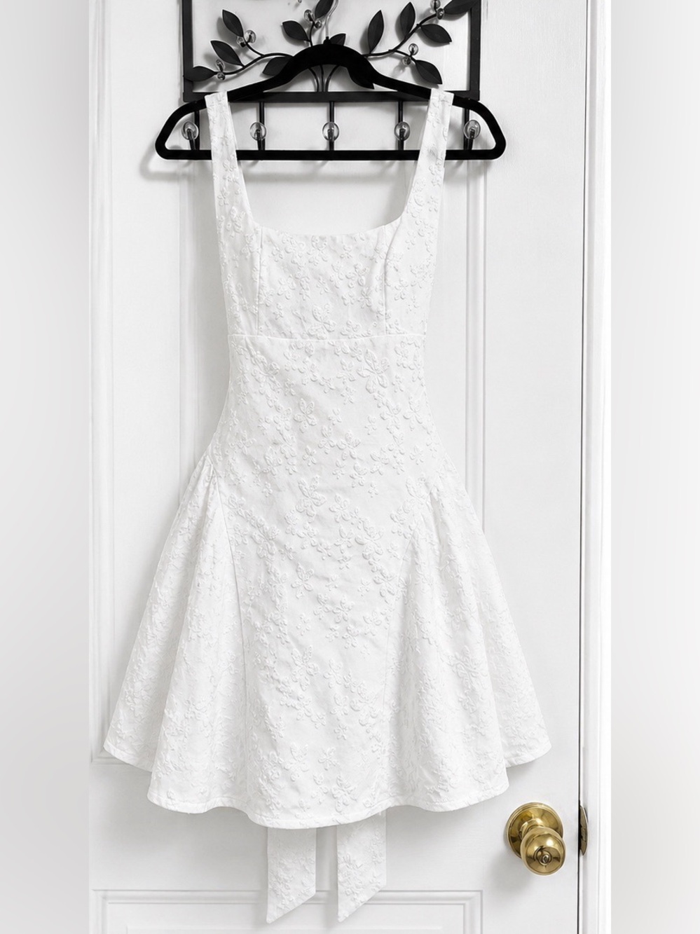 🌸 CIDER White Floral Jacquard Backless Bow Mini Dress – Size Small (NWT) 🌸